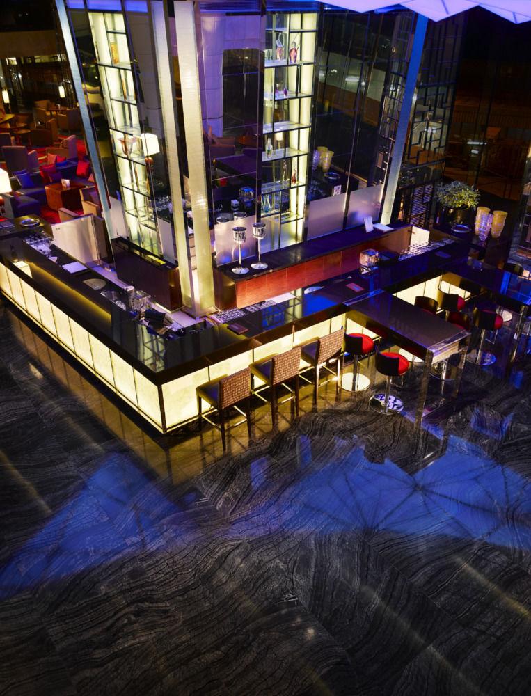 Hong Kong Skycity Marriott Hotel Kültér fotó The bar at the Mandarin Oriental, Munich