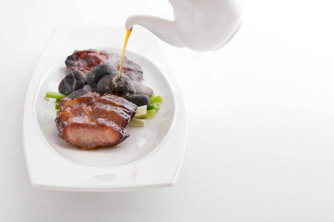 Hong Kong Skycity Marriott Hotel Kültér fotó Soy sauce being poured onto a plate of food