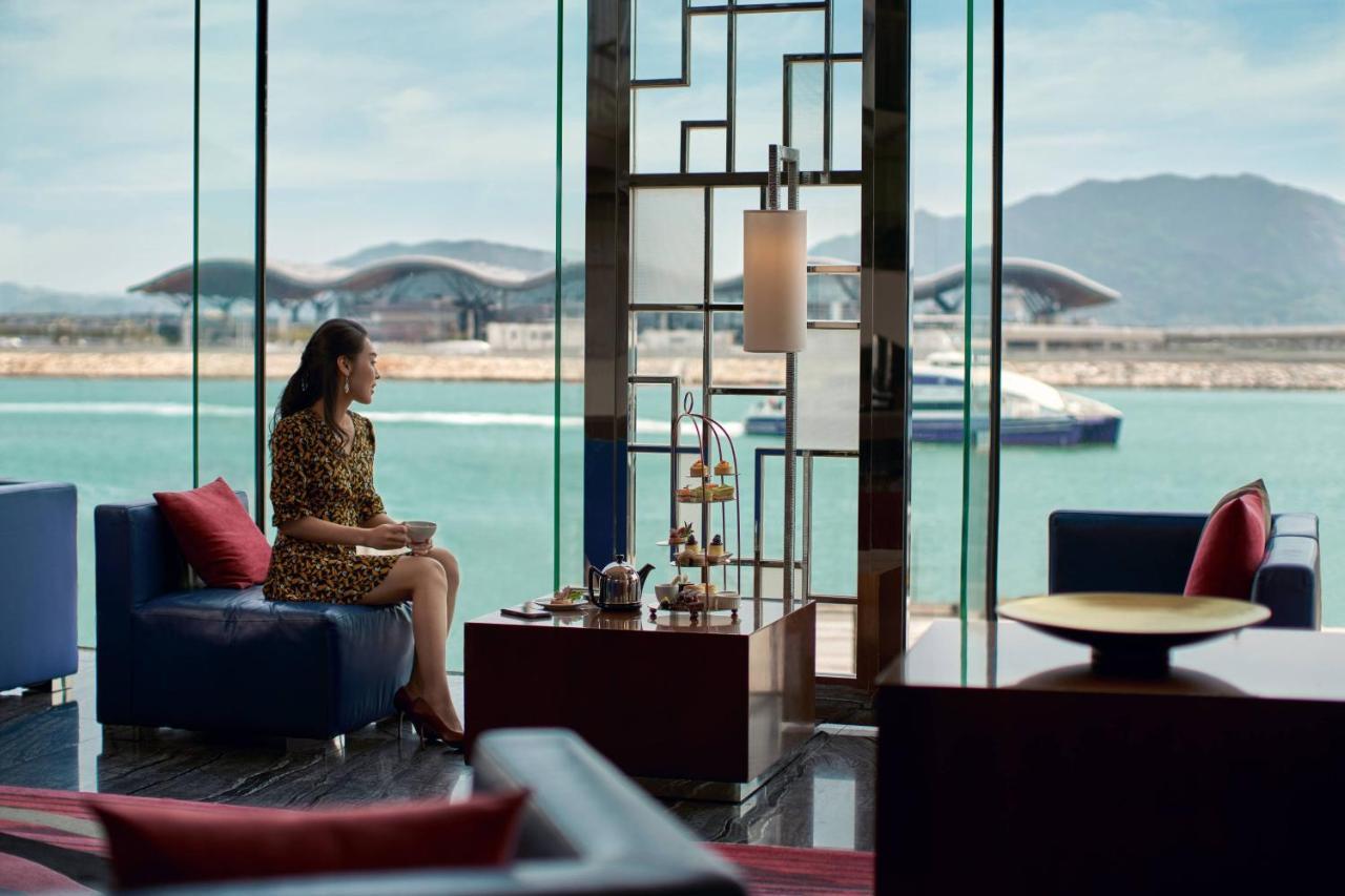 Hong Kong Skycity Marriott Hotel Kültér fotó The Lounge at the airport