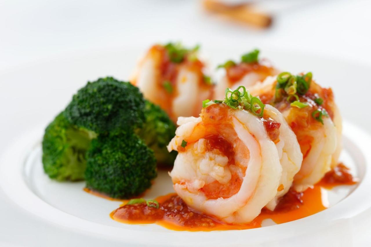 Hong Kong Skycity Marriott Hotel Kültér fotó Shrimp and broccoli