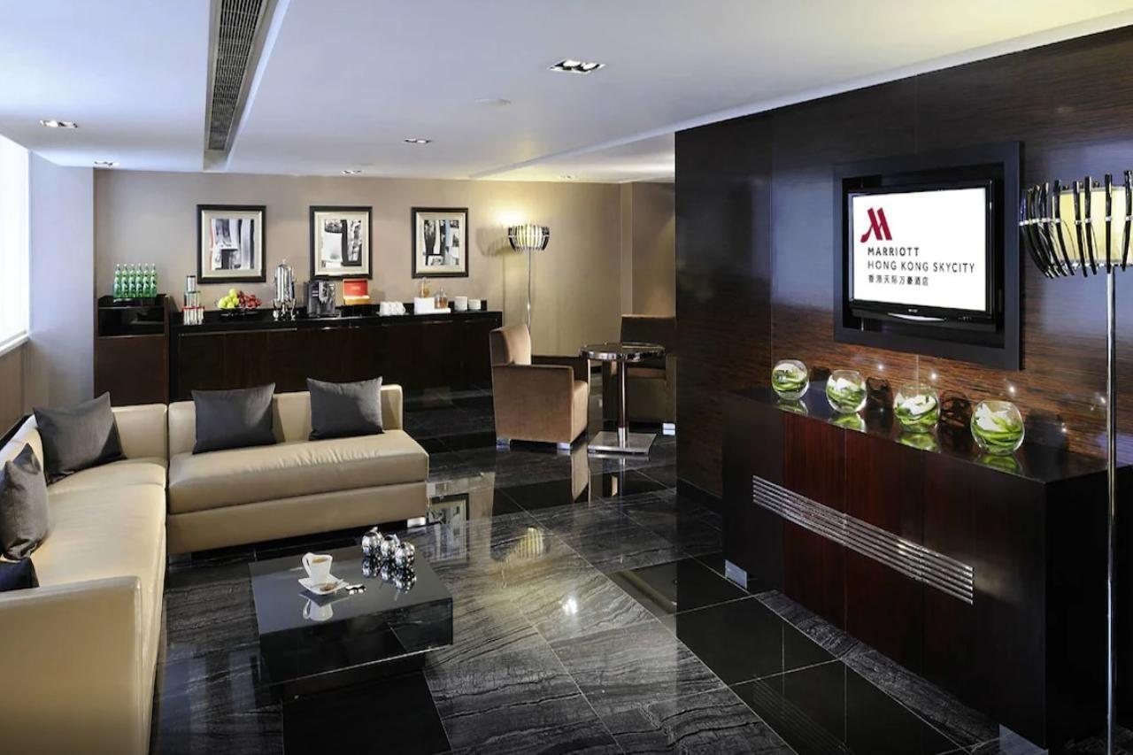 Hong Kong Skycity Marriott Hotel Kültér fotó The M Club lounge at the Marriott International Hotel in Hong Kong