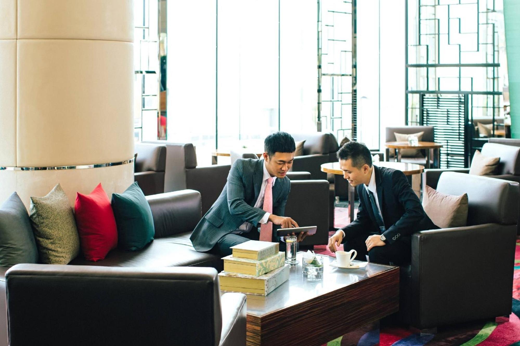 Hong Kong Skycity Marriott Hotel Kültér fotó The Lounge at KLIA