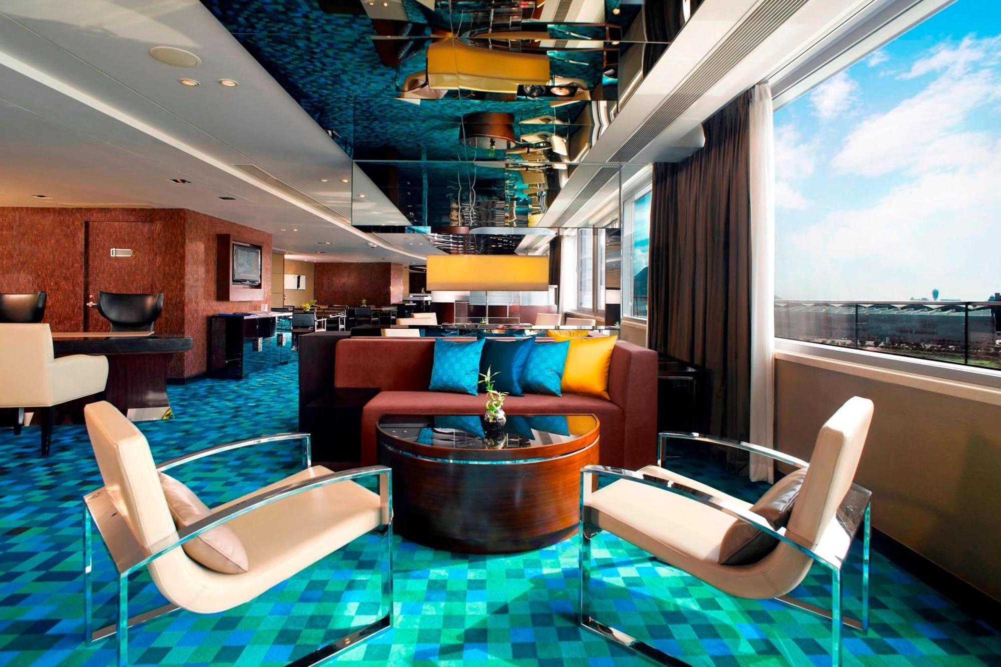Hong Kong Skycity Marriott Hotel Kültér fotó The Club lounge at KLIA