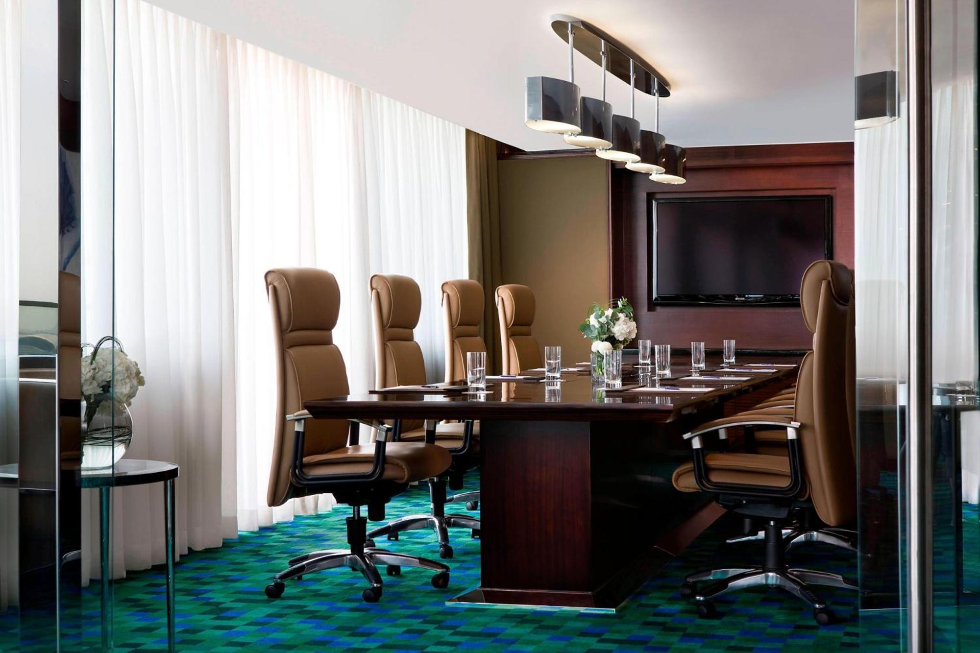 Hong Kong Skycity Marriott Hotel Kültér fotó Boardroom