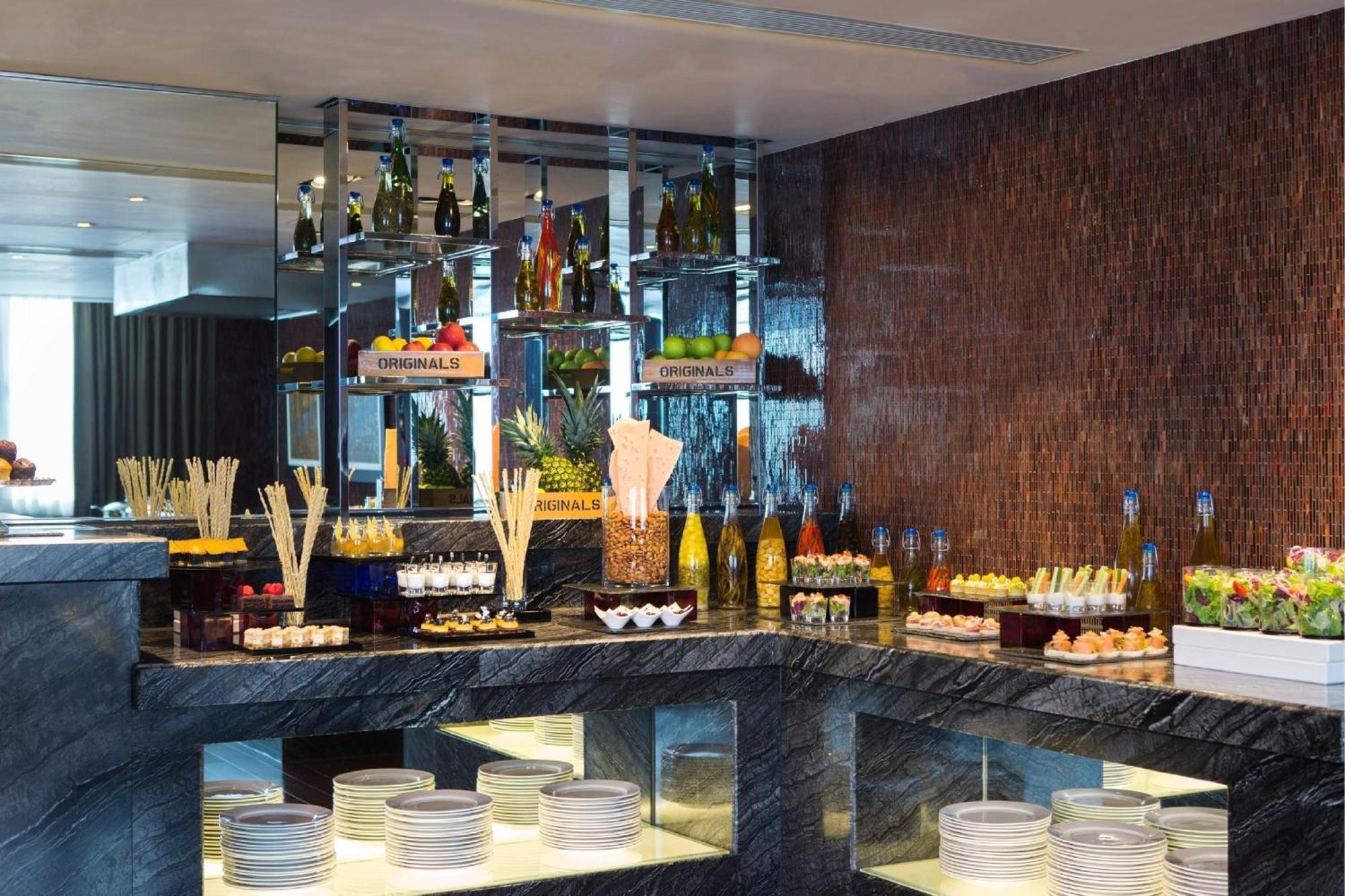Hong Kong Skycity Marriott Hotel Kültér fotó A buffet at a hotel