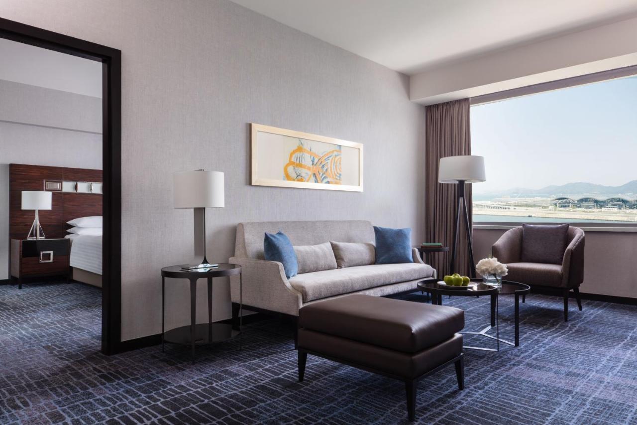 Hong Kong Skycity Marriott Hotel Kültér fotó A suite at the hotel
